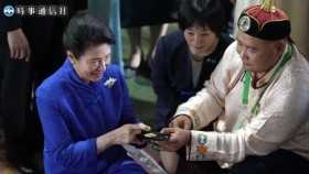 ᠶᠠᠫᠣᠨ ᠤᠯᠤᠰ ᠤ᠋ᠨ ᠴᠣᠭ ᠵᠢᠪᠬᠤᠯᠠᠩᠲᠤ ᠡᠵᠡᠨ ᠬᠠᠭᠠᠨ ᠨᠠᠷᠦᠬᠢᠲ᠋ᠣ᠌ ᠱᠠᠭ᠎ᠠ ᠬᠠᠷᠪᠤᠪᠠЯпон Улсын Цог Жавхлант Эзэн Хаан Нарүхито шагаа харвав