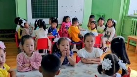 ᠠᠢᠮᠠᠭ ᠤ᠋ᠨ ᠬᠡᠮᠵᠢᠶᠡᠨ ᠳ᠋ᠦ᠍ 8000 ᠭᠠᠷᠤᠢ ᠬᠡᠦᠬᠡᠳ ᠴᠡᠴᠡᠷᠯᠢᠭ ᠲᠦ᠍ ᠰᠤᠷᠤᠯᠴᠠᠵᠤ ᠪᠠᠢᠨ᠎ᠠAimgiin khemjeend 8000 garui khüükhed tsetserlegt suraltsaj bainaАймгийн хэмжээнд 8000 гаруй хүүхэд цэцэрлэгт суралцаж байна
