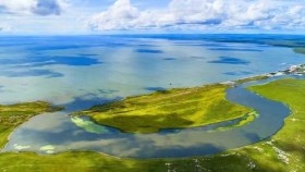 ᠪᠣᠶ᠋ᠢᠷ ᠬᠥᠯᠥᠨ（ ᠣᠷᠱᠤᠨ ᠭᠣᠣᠯ ）  –  ᠦᠭᠡ ᠄ ᠪ · ᠳ᠋ᠠᠮᠪᠠᠷᠢᠨᠴᠢᠨ ᠂  ᠠᠶ᠎ᠠ ᠄ ᠳᠦ‍ · ᠳᠦᠭᠦᠷ Бөйр хөлөн（ Оршин гол ）  – Үг ᠄ Б · Дамбаренчин ᠂ Ая ᠄ Д  · Дүгүр