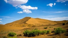 ᠡᠯᠡᠰᠦ ᠮᠠᠩᠬᠠᠨ ᠪ ᠡᠬᠡ ᠨᠤᠲᠤᠭ  –  ᠨᠠ᠊ ᠂ ᠰᠠᠶ᠋ᠢᠨᠴᠣᠭᠲᠣ   Элс манхны эх нутаг – На ᠂ Сайнцогт