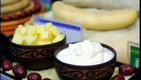 ᠴᠠᠭᠠᠨ ᠢᠲᠡᠭᠡ ᠬᠡᠮᠡᠭᠴᠢ ᠨᠡᠷᠡᠶ᠋ᠢᠲᠦᠯ ᠶ᠋ᠢᠡᠷ ᠶ᠋ᠢᠡᠨ ᠭᠣᠶᠣ   Цагаан идээ хэмээгч нэрийдлээрээ гоё