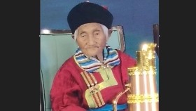 ᠡᠵᠢ ᠬᠠᠢᠷᠬᠠᠨ- ᠷᠠ᠊ ᠴᠢᠯᠠᠭᠤ Ээж хайрхан-Ра Чулуу