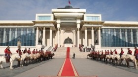 ᠥᠨᠥᠳᠥᠷ ᠮᠣᠩᠭᠣᠯ ᠪᠠᠬᠠᠷᠬᠠᠯ ᠤᠨ ᠡᠳᠦᠷӨнөөдөр Монгол бахархлын өдөр