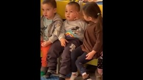 ᠲᠡᠪᠴᠢᠶᠡᠷᠢᠲᠡᠢ᠂ ᠨᠣᠶᠠᠨ ᠨᠢᠷᠤᠭᠤ ᠲᠠᠢ ᠵᠢᠩᠬᠢᠨᠢ ᠡᠷ᠎ᠡ ᠬᠥᠮᠦᠨ ᠪᠠᠢᠨ᠎ᠠ ᠳ᠋ᠠ᠃ ᠥᠬᠢᠨ ᠴᠤ᠌ ᠨᠣᠢᠲᠠᠨ ᠬᠠᠮᠠᠭᠤ ᠰᠢᠭ᠋ ᠂ ᠬᠥᠭᠡᠷᠦᠬᠦᠨ ᠭᠡᠳᠡᠭ ᠨᠢТэвчээртэй, ноён нуруутай жинхэнэ эр хүн байна даа. Охин ч нойтон хамуу шиг, хөөрхөн гэдэ
