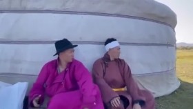 ᠠᠭᠤᠷ ᠬᠦᠷᠭᠡᠳᠡᠭ ᠨᠥᠬᠥᠷ01Уур хүргэдэг нөхөр